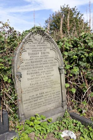 undercliffe september 26 2011 robert smith sm.jpg